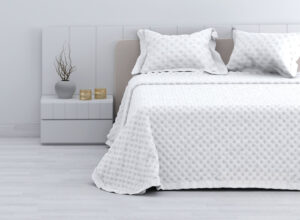Colcha Bouti Soft Liso Color Blanco con Rellenos Acolchado con Volantes